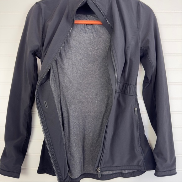 Lululemon Slim Fit Round Trip Rouched Full Zip Black Sweat-Wicking Track Jacket - Picture 7 of 13